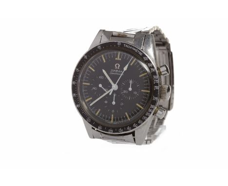 GENTLEMAN'S OMEGA SPEEDMASTER PROFESSIONAL STAINLESS STEEL MANUAL WIND WRIST WATCHthe round black dial with white baton hour 