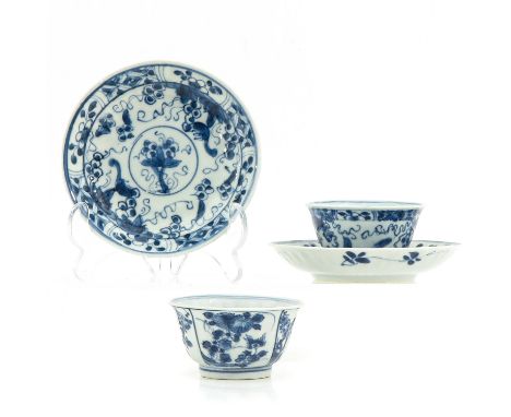 Floral and grape decors, saucers are 12 cm. in diameter, chip.