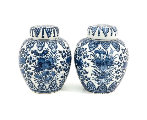 Floral decor, 18th Century, marked with double ring and ribbon with Lozenge, 28 cm. tall.