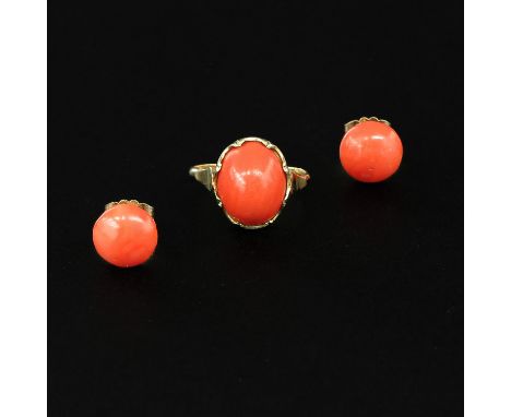 Set in 14KG 10 mm. in diameter ring size 17.