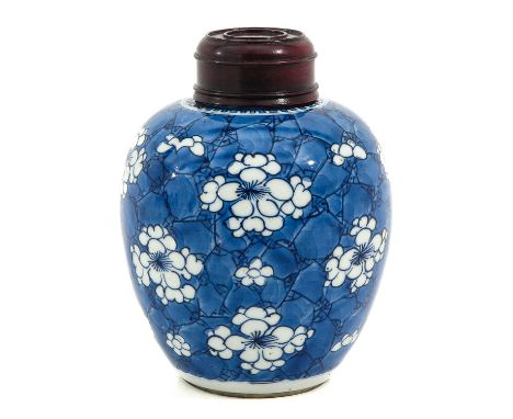 Kangxi Period, 15 cm. tall. 