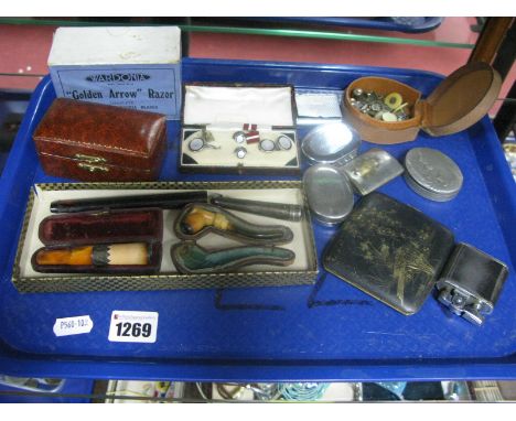 A Wardonia "Golden Arrow" Razor, in original fitted case, shirt buttons and cufflinks. A miniature pipe, in fitted case, cher