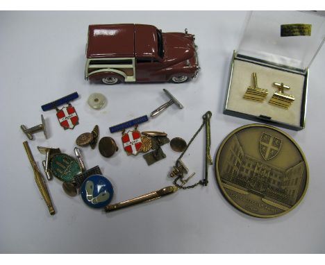 Gent's Cufflinks, tie slides, shirt buttons, enamel badges, a commemorative coaster, The College of Arms London", a novelty c