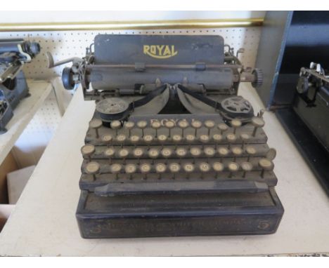 A Royal No.5 c. 1911 Typewriter