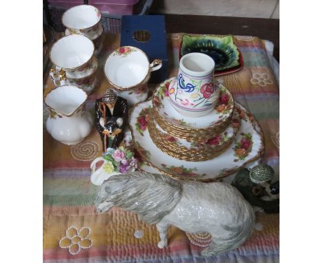 PARCEL OF SUNDRY CERAMICS INCLUDING ROYAL ALBERT OLD COUNTRY ROSES TEAWARE, TWO ISLE OF MAN FIGURES, POOLE, COALPORT, ETC. 