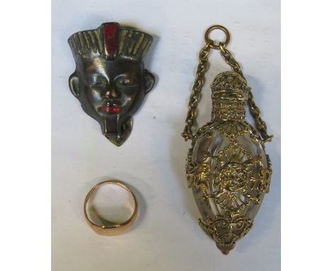 9ct GOLD SIGNET RING, PRETTY GILT METAL AND GLASS PERFUME BOTTLE AND EGYPTIAN STYLE HAIR CLIP 