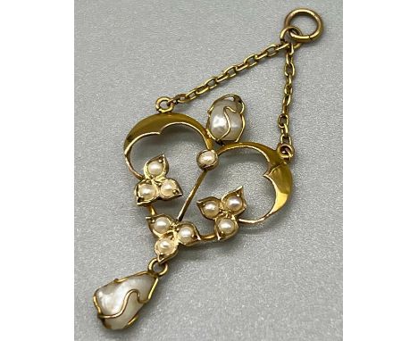 An Antique Edwardian 18K Yellow Gold Seed Pearl Pendant. 3.5cm. 2g total weight. 