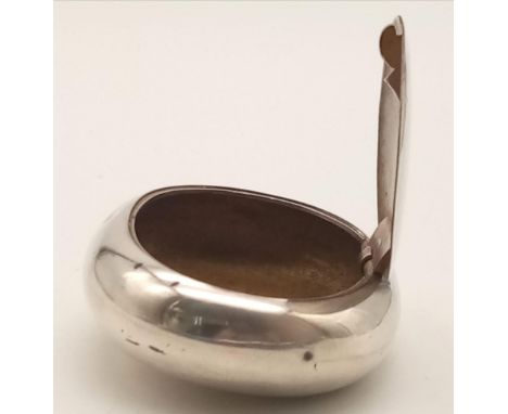 An Antique Solid Silver Push-Up Lid Snuff Box. Hallmarks for Birmingham 1908. 9 x 7cm. 86g 