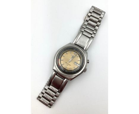 A Wonderful Vintage Seiko Bell-Matic Gents Alarm Watch. Stainless steel strap and case - 42mm. Two-tone dial with day and dat