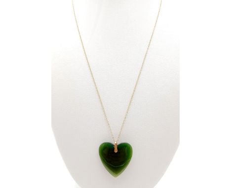 A Vintage Jade Heart-Shaped Pendant on s Disappearing 9K Yellow Gold Necklace. 3 and 44cm. 6.24g total weight. 