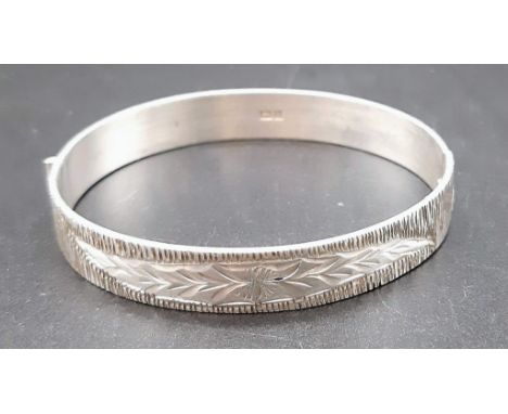 A Sterling Silver Bangle or Bracelet. Opens at centre. 21.9g 