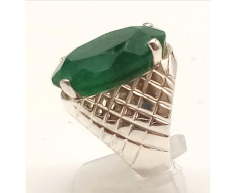 A 36ct Emerald Gemstone Ring in 925 Silver - Heavy Setting. Size U. 24g total weight.