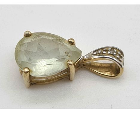 A Vintage 9K Yellow Gold and Lemon Quartz Pendant. 15mm. 1.07g total weight.