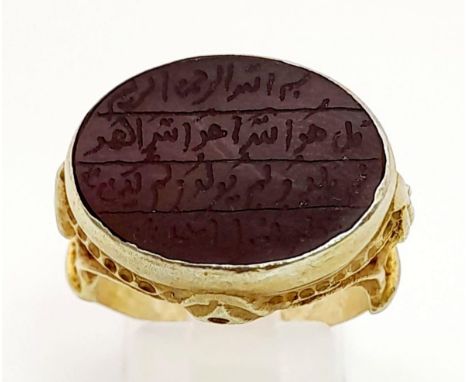 TESTED AS SILVER WITH GOLD PLATING SEAL STYLE VINTAGE RING ENGRAVED WITH ARABIC TEXT FROM QURAN 11G SIZE R 