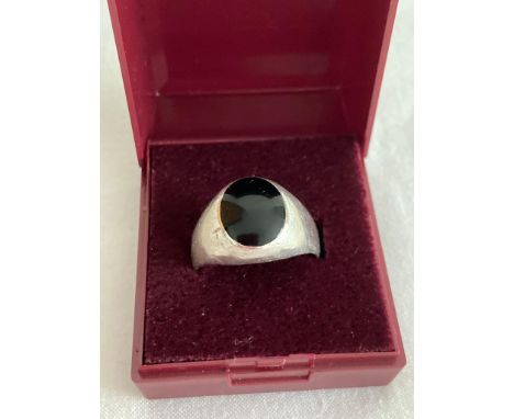 Vintage SILVER and BLACK ONYX SIGNET RING. Complete with ring box.  Size T. 