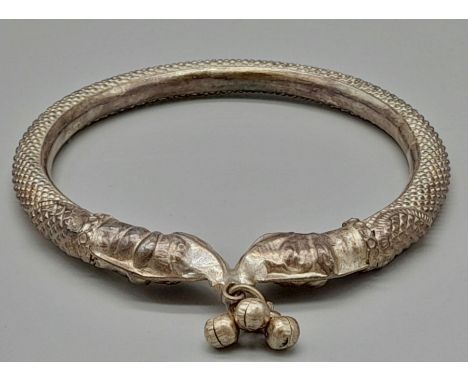 A Vintage Twin-Headed Elephant Silver Bangle. 6cm inner diameter. 16g. 