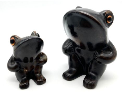 2 VINTAGE CHINESE STONE TOADS 14 AND 9cms IN HEIGHT.