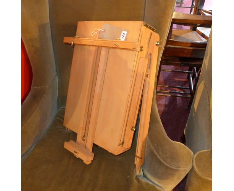 A pine artists easel box