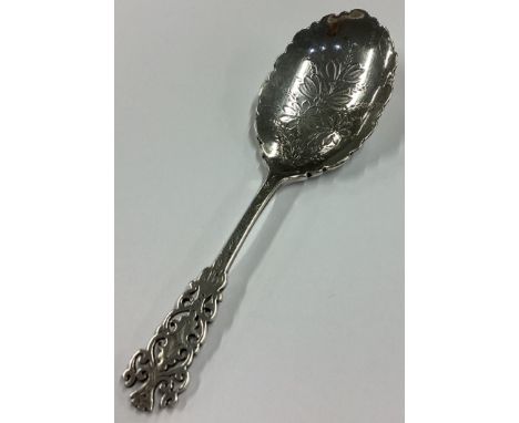 An engraved Victorian silver caddy spoon with floral decoration. Sheffield 1899. Approx. 15 grams. Est. £20 - £30.