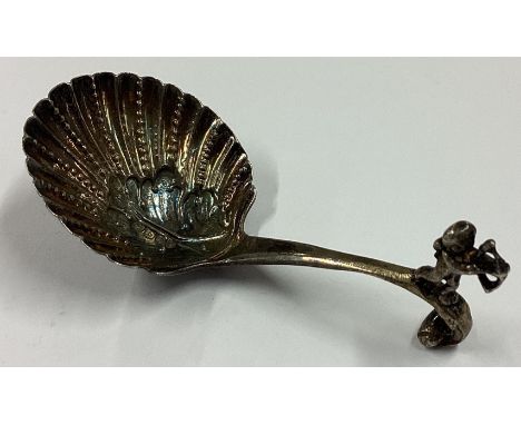 An 18th Century George III silver caddy spoon. London 1790. Approx. 9 grams. Est. £30 - £40.