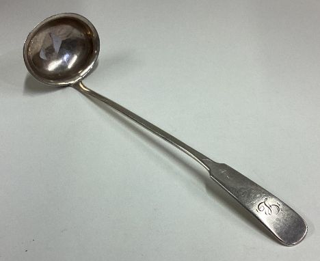 A silver toddy ladle. Birmingham 1833. By Taylor & Perry. Approx. 34 grams. Est. £30 - £40.