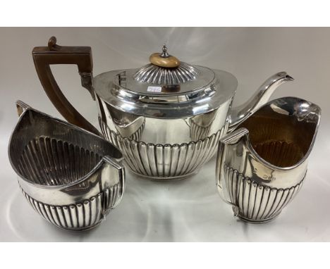 A good silver half-fluted tea service. London. By CS. Approx. 708 grams. Est. £280 - £320.