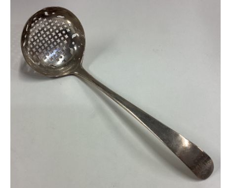 HESTER BATEMAN: A silver sifter ladle. London 1784. Approx. 37 grams. Est. £60 - £80.