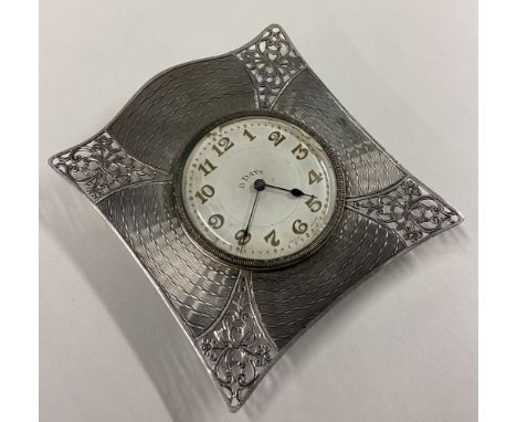 A large and fine engine turned silver desk clock with pierced decoration. Birmingham 1926. Approx. 185 grams of gross weight.