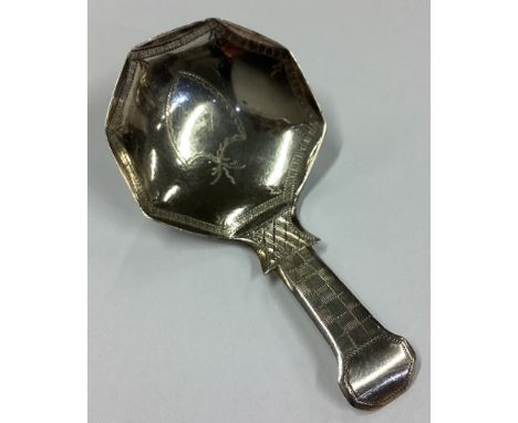 A good Georgian silver caddy spoon with bright-cut decoration. Birmingham. By JL. Approx. 8 grams. Est. £20 - £30.