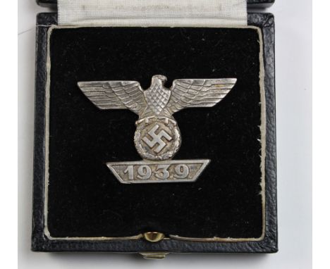 German Iron Cross WW1-WW2 spange in fitted case, maker marked to reverse L/22 about.  GVF