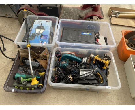 A LARGE QUANTITY OF POWER TOOLS TO INCLUDE SANDERS AND CIRCULAR SAWS ETC 