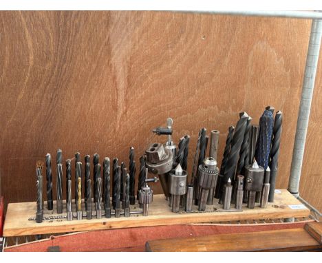 A LARGE ASSORTMENT OF DRILL BITS AND DRILL CHUCKS 