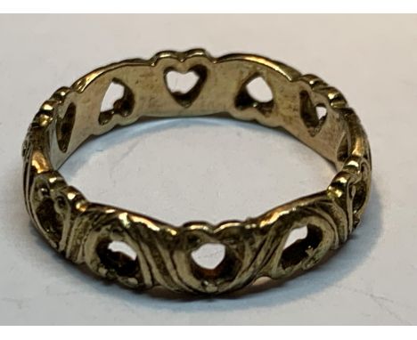 A 9 CARAT GOLD RING WITH HEART DESIGN SIZE J/K GROSS WEIGHT 1.89 GRAMS 