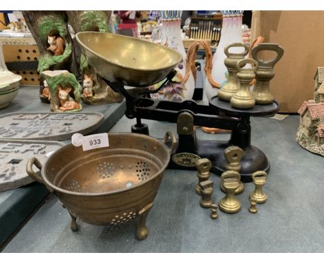 A SET OF WEYLUX PRINCE SCALES AND BRASS WEIGHTS, COPPER BOWL ETC 