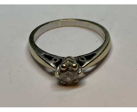 A 9 CARAT DIAMOND SOLITAIRE RING SIZE I/J 