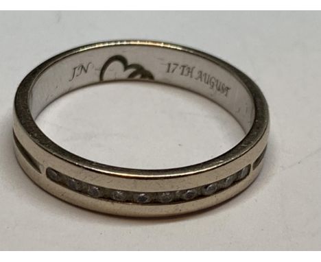 A 9 CARAT WHITE GOLD BAND RING WITH TEN IN LINE DIAMONDS SIZE P/Q IN A PRESENTATION BOX 