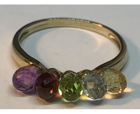 A 9 CARAT GOLD RING WITH FIVE DIFFERENT COLOURED STONES SIZE T 