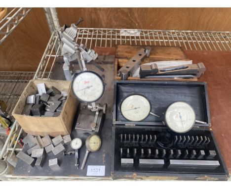 AN ASSORTMENT OF ENGINEERS TOOLS TO INCLUDE BLOCKS AND GAGUES TO INCLUDE BATY MEASURING GAGUES ETC 