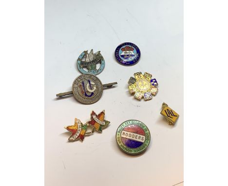 SEVEN VARIOUS VINTAGE ENAMEL BADGES 