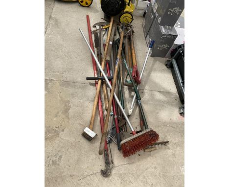 AN ASSORTMENT OF GARDEN TOOLS TO INCLUDE RAKES AND FORKS ETC 
