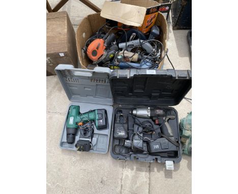 A LARGE ASSORTMENT OF POWER TOOLS TO INCLUDE BATTERY DRILLS, A FERM CIRCULAR SAW AND A PALM SANDER ETC 