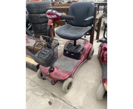 A STERLING PEARL MOBILITY SCOOTER WITH KEY AND CHARGER (VENDOR STATES THERE IS A BAD CONNECTION BETWEEN THE MOTOR AND THE BAT