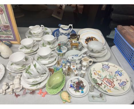 A LARGE MIXED LOT TO INCLUDE ROYAL VALE CUPS, SAUCERS, SIDE PLATES, A CAKE PLATE, SUGAR BOWL AND CREAM JUG, MINIATURE GLASS A