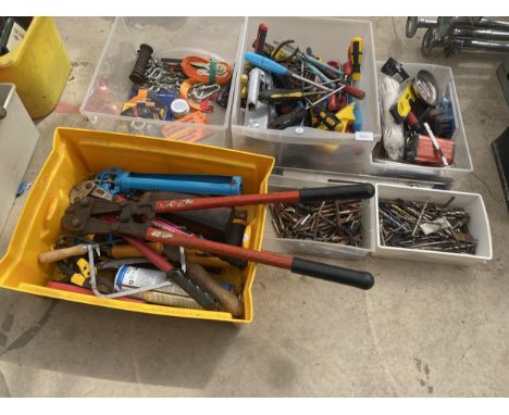 A LARGE ASSORTMENT OF TOOLS TO INCLUDE DRILL BITS, SCREW DRIVERS AND BOLT CUTTERS ETC 
