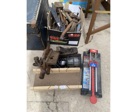 AN ASSORTMENT OF TOOLS TO INCLUDE A BRACE DRILL, WOOD PLANES AND HAMMERS ETC 