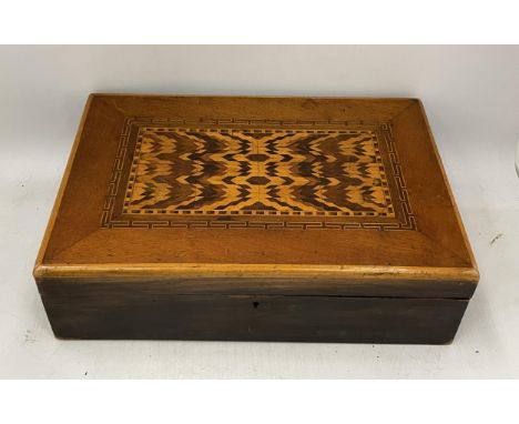 A VINTAGE INLAID TRINKET BOX, WIDTH 32CM 