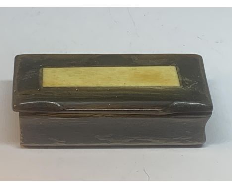 A VICTORIAN SNUFF BOX 