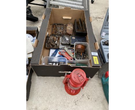 AN ASSORTMENT OF TOOLS TO INCLUDE DRILL BITS AND STANLEY KNIVES ETC 