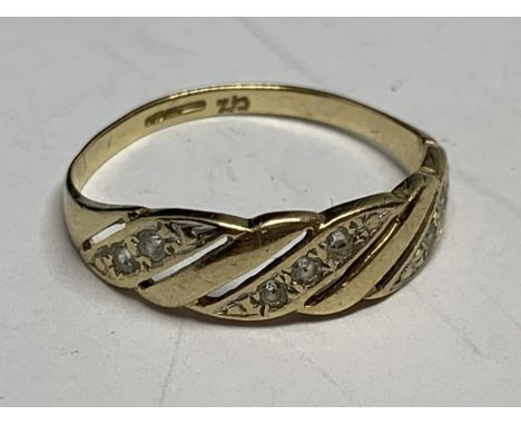 A 9 CARAT GOLD RING WITH WITH CUBIC ZIRCONIA STONES SIZE Q/R 