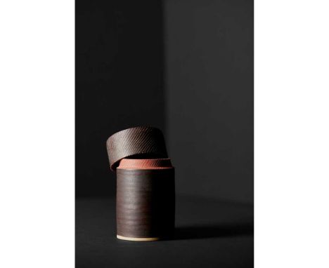 § Dame Lucie Rie D.B.E. (British 1902-1995) Lidded Box / Jar, c.1967 impressed artist's seal, with diagonal sgraffito lines, 